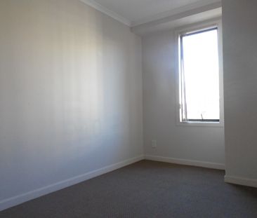 New paint and carpet - One bedroom unit - Photo 5