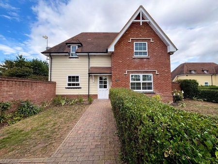 4 bedroom detached house to rent - Photo 2