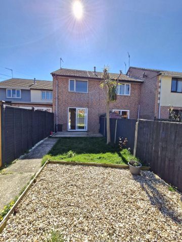 2 bedroom semi-detached house to rent - Photo 5