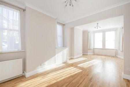 4 bedroom semi-detached house to rent - Photo 4