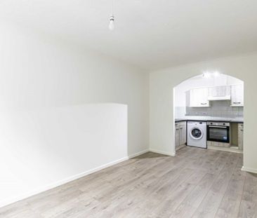 2 bed Flat for rent - Photo 2