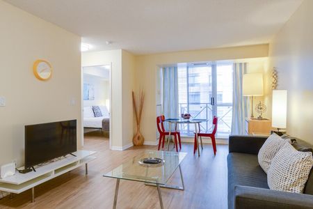 Adelaide Street West - Photo 2