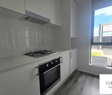 Brand-new, stylish, and perfectly located! - Photo 4