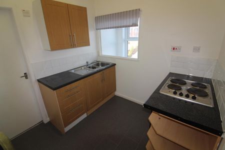 1 bedroom flat to rent - Photo 2