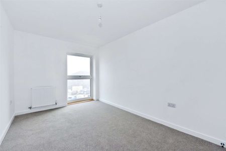 A modern and spacious two bedroom apartment in a Bellway Homes development with off-street parking in Taplow. - Photo 5