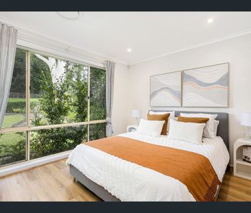 Prime location 3 bedroom renovated home - Photo 3