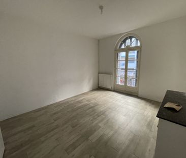 Location Appartement 3 pièces 73m² NIMES 30000 - Photo 2