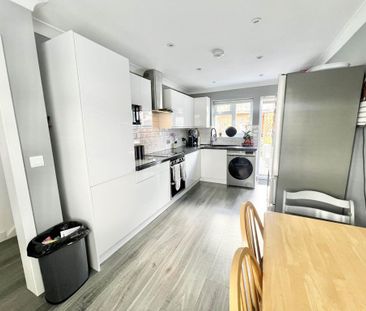 2 bedroom end of terrace house to rent - Photo 4