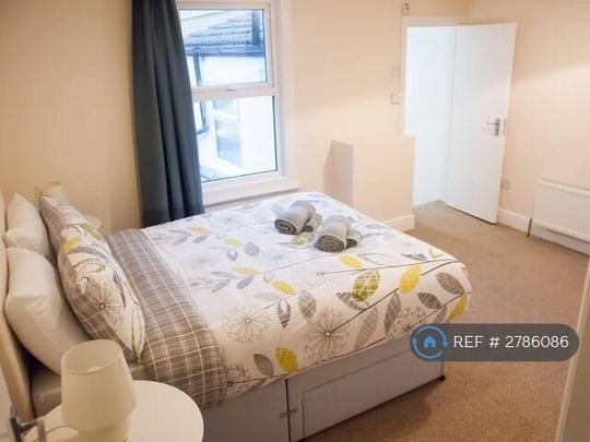 4 bedroom detached house to rent - Photo 1