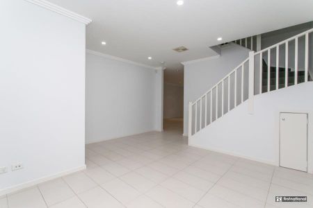 Stunning 4-Bed, 2-Bath Terrace Home + Resort-Style Amenities - 88 Lakeview Drive, Cranebrook - Photo 4