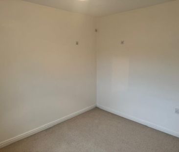3 bedroom end of terrace house to rent - Photo 3