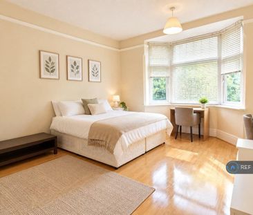 1 bedroom in a house share to rent - Photo 2