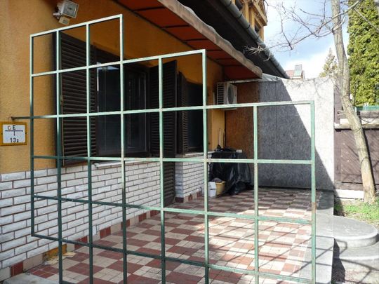 Kiadó átlagos állapotú ház - Nyíregyháza - Photo 1