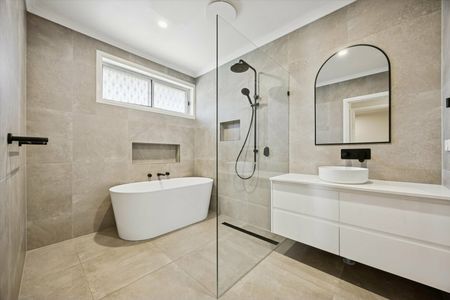 Spacious Four-Bedroom Family Home in a Prime Keysborough Location - Photo 2