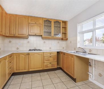 Recently redecorated and new carpets throughout, three bedroom deta... - Photo 1