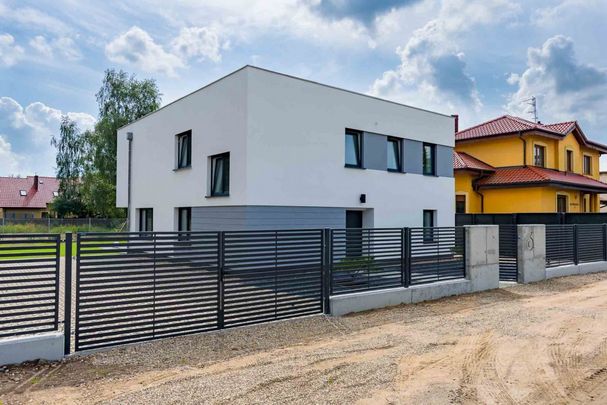 Nowoczesny dom z ogrodem dla firmy, FV | Dąbrowa - Zdjęcie 1