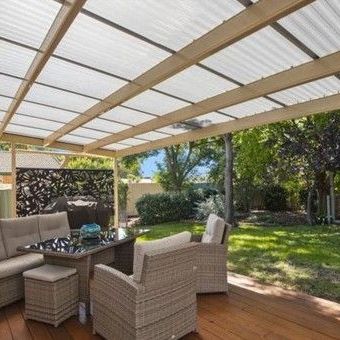 Charming 4-Bedroom Family Home with Private Garden - Photo 3