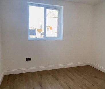 4 bedroom semi-detached house to rent - Photo 2
