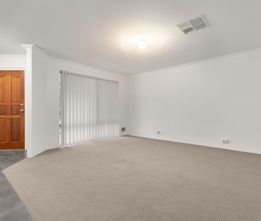 Spacious 4-Bedroom, 2-Bathroom Family Home in Secret Harbour - Photo 1