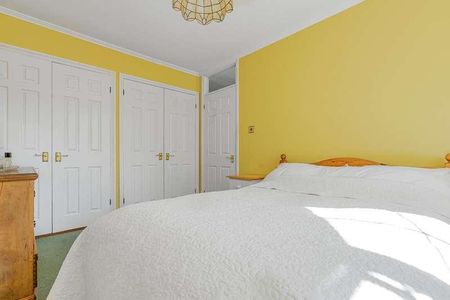 Shaftesbury Crescent, Staines-upon-thames, TW18 - Photo 5