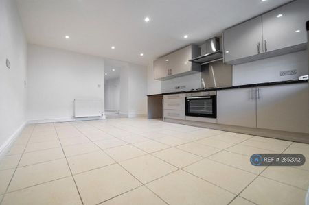 3 bedroom terraced house to rent - Photo 4