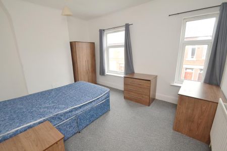 4 bedroom terraced house to rent - Photo 3