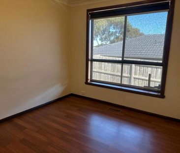 LOVELY 3 BEDROOM HOME - Photo 4