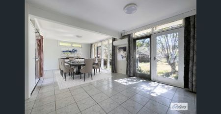 3‑BEDROOM HOME WITH GARDEN IN PRIME LOCATION - Photo 2