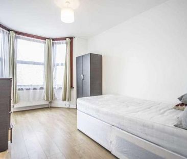 Churston Avenue, Plaistow, E13 - Photo 1