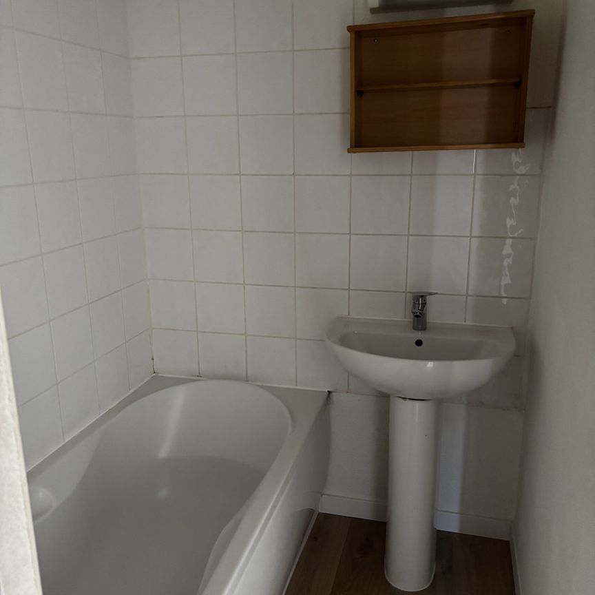 Location Appartement 2 pièces 36m² TAIN L HERMITAGE 26600 - Photo 1