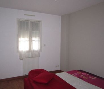 Location Appartement 2 pièces 48m² FONTENAY LE COMTE 85200 - Photo 2