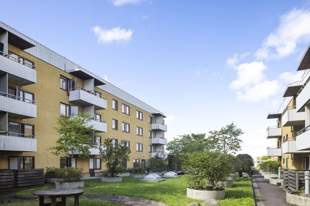 Vårholmsbackarna, Stockholm - Photo 1