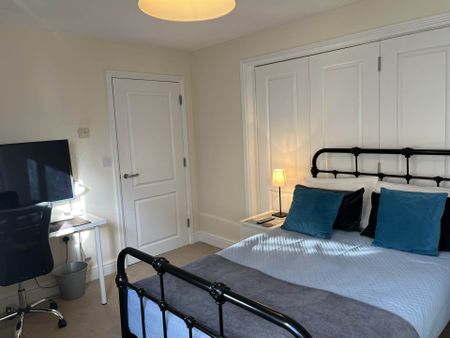 Room 4, Willowbrook, Great George Street, Godalming - Photo 5