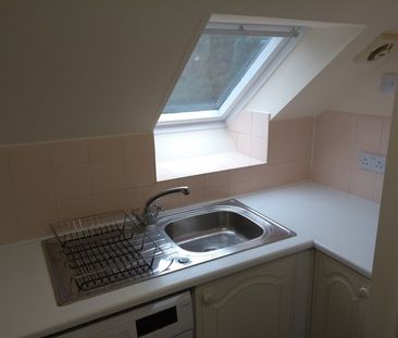 Studio Flat, Hill Lane, SO15 - Photo 3