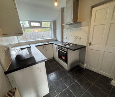 3 bedroom semi-detached house to rent - Photo 6