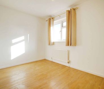 Lapwing Close, Swindon, Swindon, SN3 - Photo 4