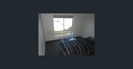 3 BEDROOM HOME, CLOSE TO SHOPS & SCHOOLS - Photo 3