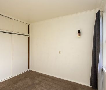 Spacious family home with mechanics pit & access to the Halswell Qu... - Photo 6