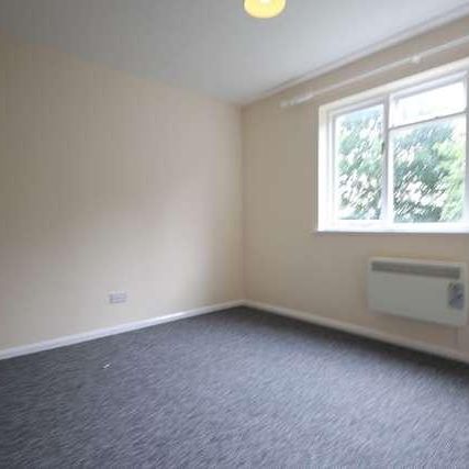 St Peters Close, Cheltenham, GL51 - Photo 3