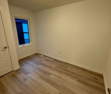 For Lease - 26 Ennerdale Street, Barrie, Ontario - Photo 2