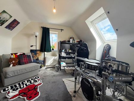 4 bedroom detached house to rent - Photo 5