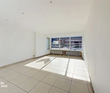 Centraal gelegen, zeer ruim drie slaapkamer appartement met stadstuin en garage - Photo 6