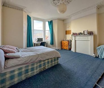 6 bedroom terraced house to rent - Photo 4