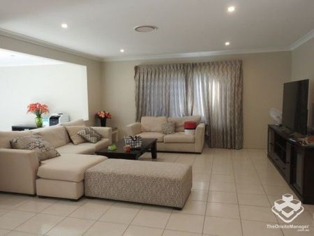 Spacious 4-Bed, 4-Bath Furnished Home in Sunnybank Hills - Photo 4