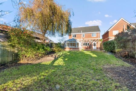 4 bedroom detached house to rent - Photo 2