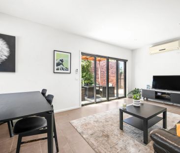 Charming 3 Bedroom Home - Photo 3