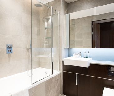 A stunning interior-designed one-bedroom apartment for rent in Nine... - Photo 4