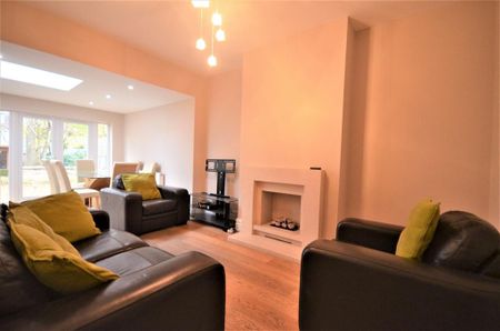 4 bedroom terraced house to rent - Photo 2