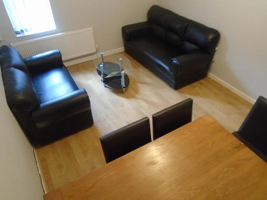 4 bedroom terraced house to rent - Photo 1