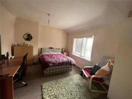 4 bedroom semi-detached house to rent - Photo 4